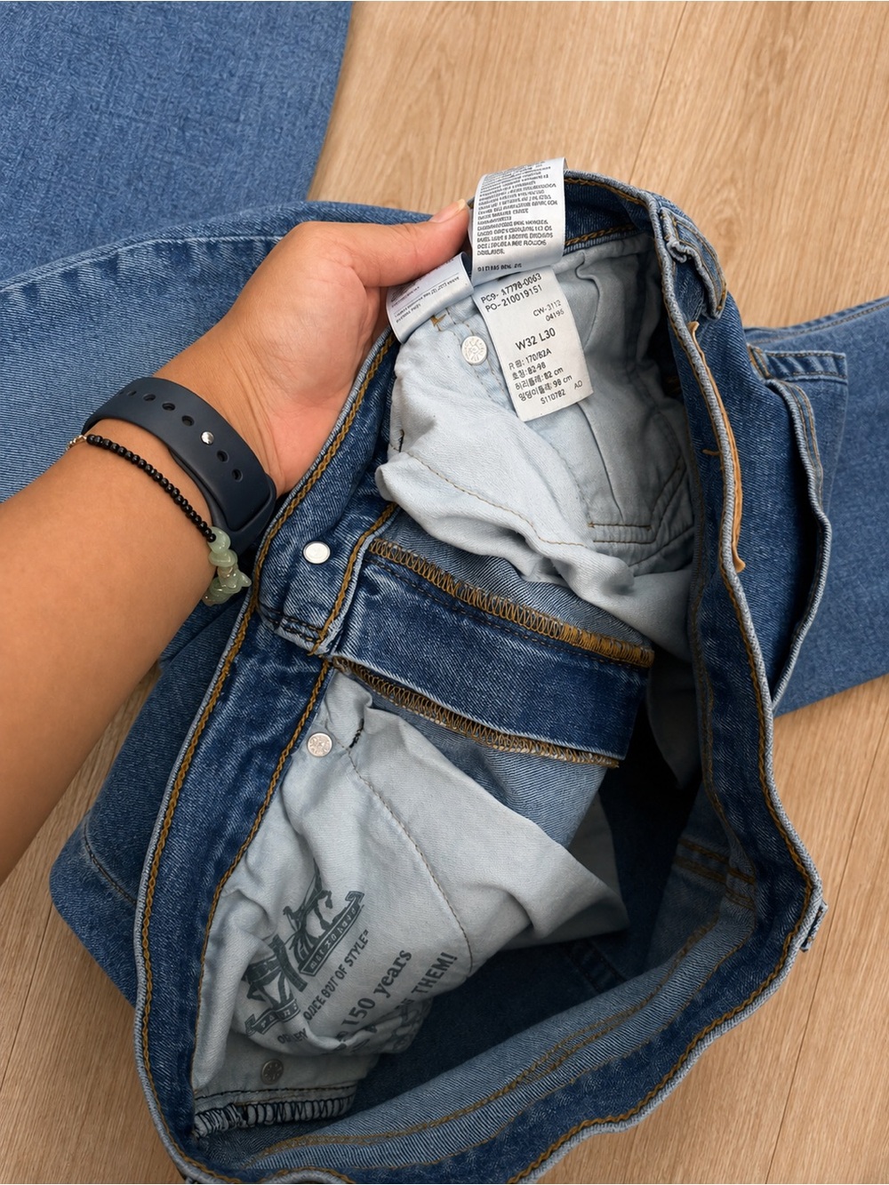 Levi’s - Picture 3 of 3